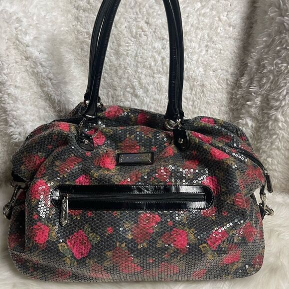 BETSEY JOHNSON Full SEQUINS RED ROSES Tote HOBO  Weekender Bag - Picture 4 of 16